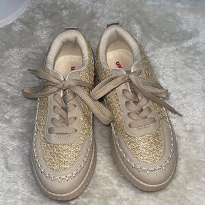 UNIONBAY Women's Beige and Gold Sneakers